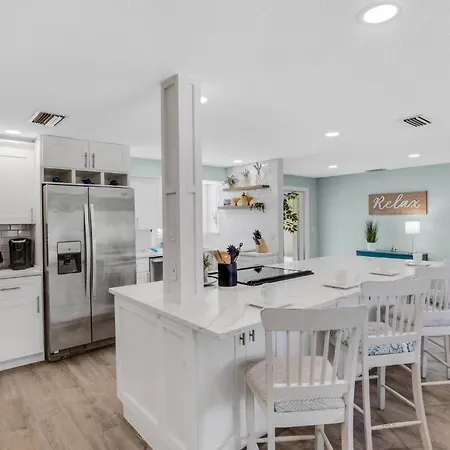 Villa Coastal Escape By Skyrun Anna Maria